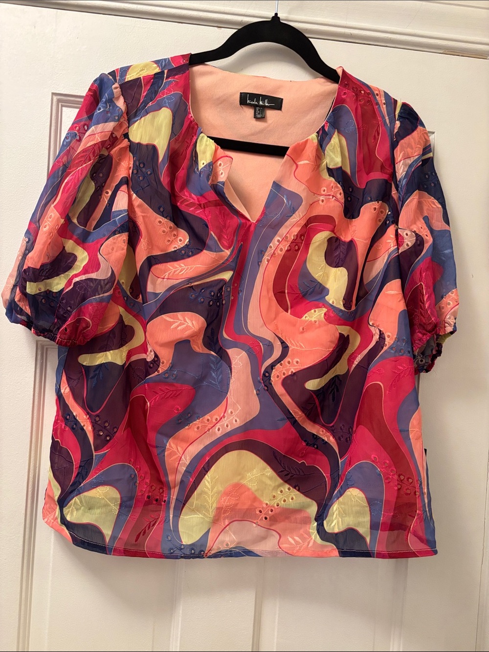Nicole Miller Multicolor Abstract V-Neck Blouse in Coral, Pink & Navy
Size M